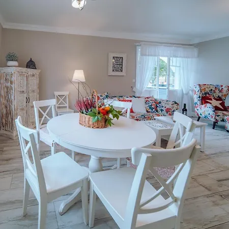 Dolina Wikingow Urnes 01 Апартаменти *